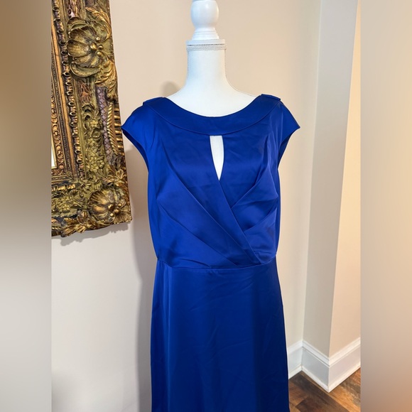 Theia Elegant Blue Backless Gown - Picture 3 of 8